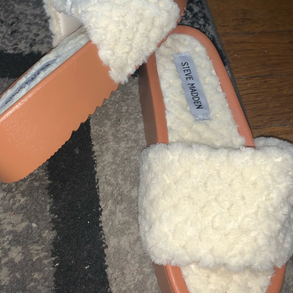 Steve Madden - Picture 2 of 3